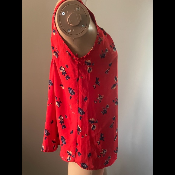 Red top with blue details - Picture 15 of 15